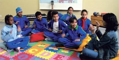 VOZ AFINADA Cantar é o primeiro passo da iniciação musical e treina o ritmo. (Crédito: Marie Ange Bordas)